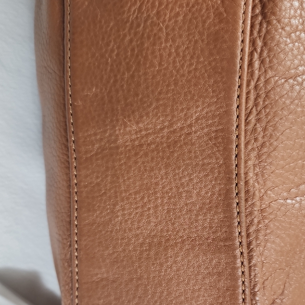 Michael Kors Bedford Tan Leather Hobo Bag With Gold Accents - Picture 9 of 10